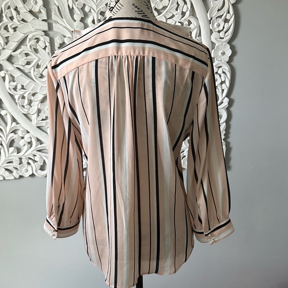 Women’s blouse size medium - Picture 2 of 3